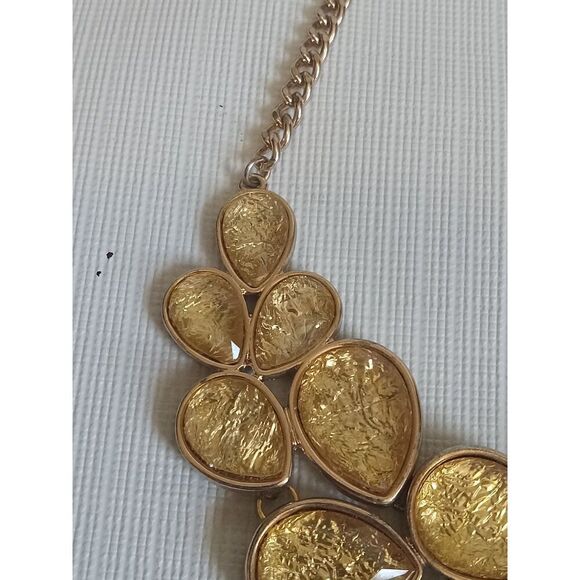 Gold Toned Teardrop Foil Cluster Single Strand Metal Statement Style Necklace - Picture 7 of 12